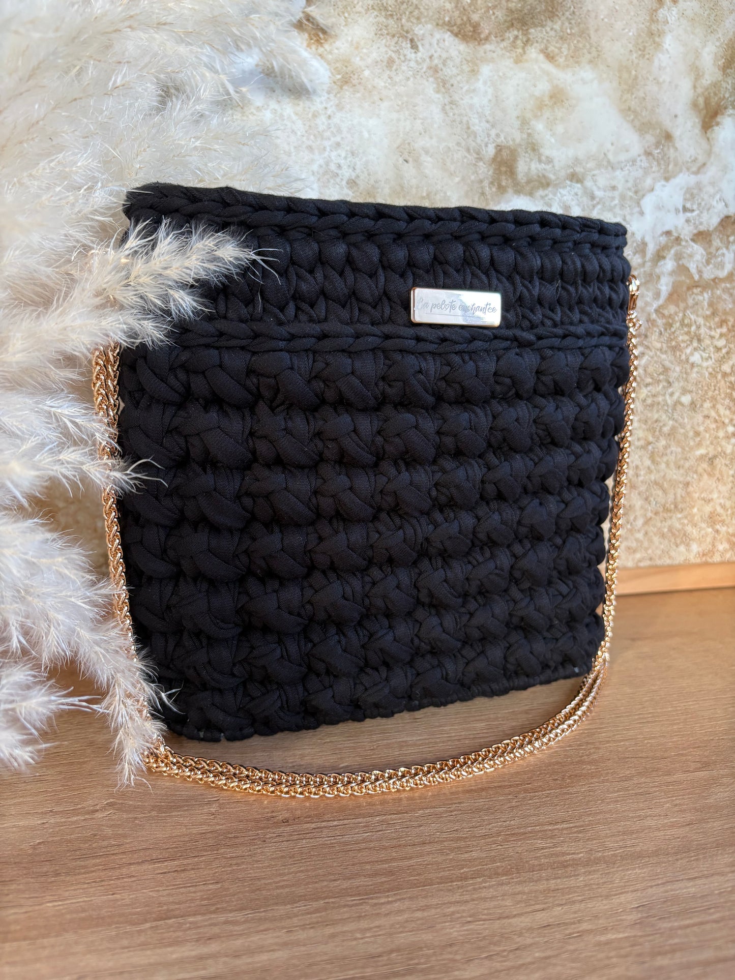 Sac à main au crochet noir